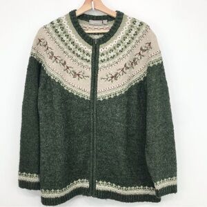 Croft & Barrow Green and Cream Cardigan Sweater